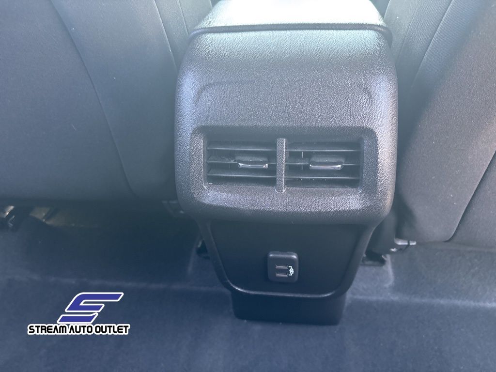 Vehicle image 25 of 36