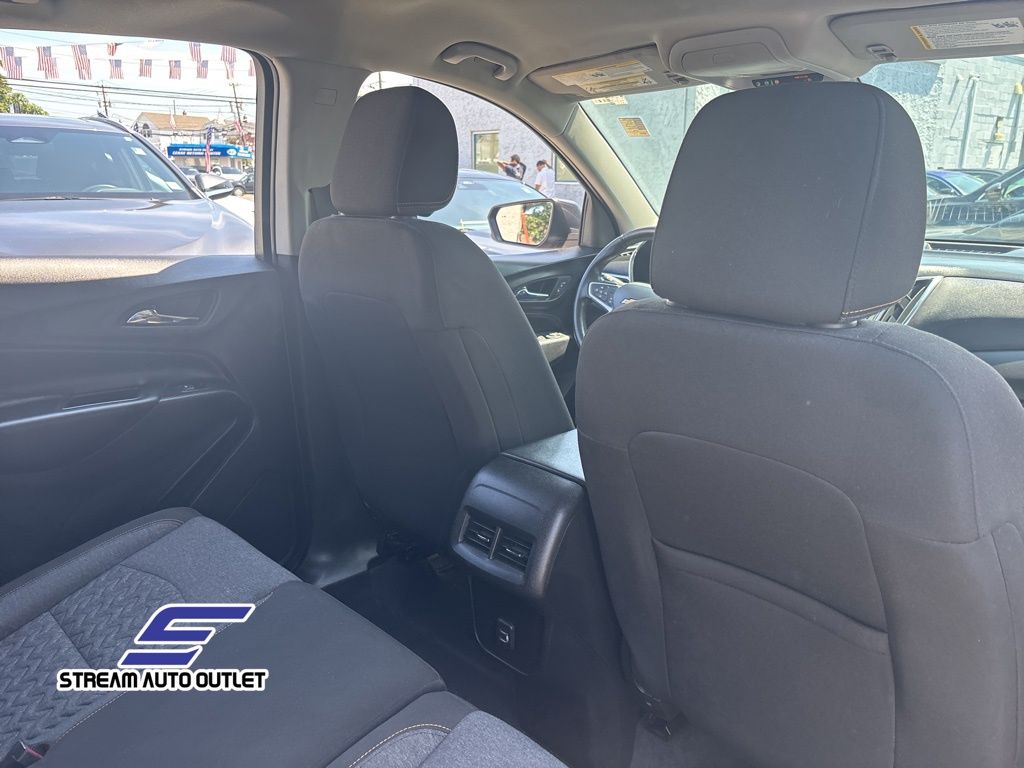 Vehicle image 10 of 36