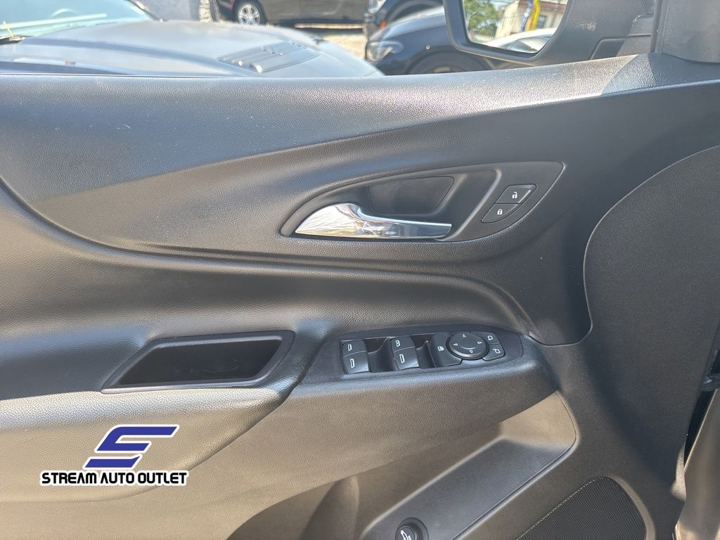 Vehicle image 23 of 36