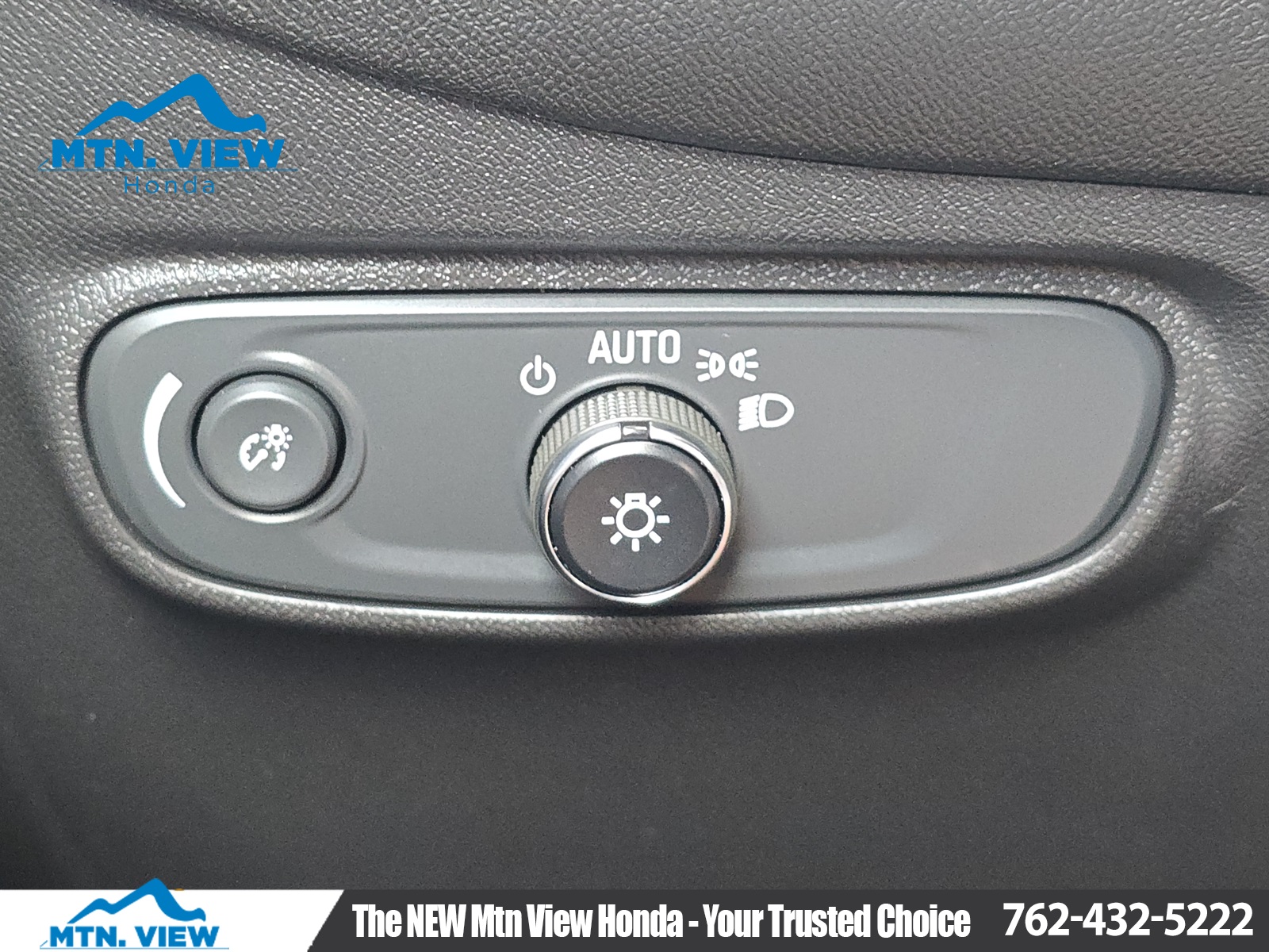 Vehicle image 25 of 33