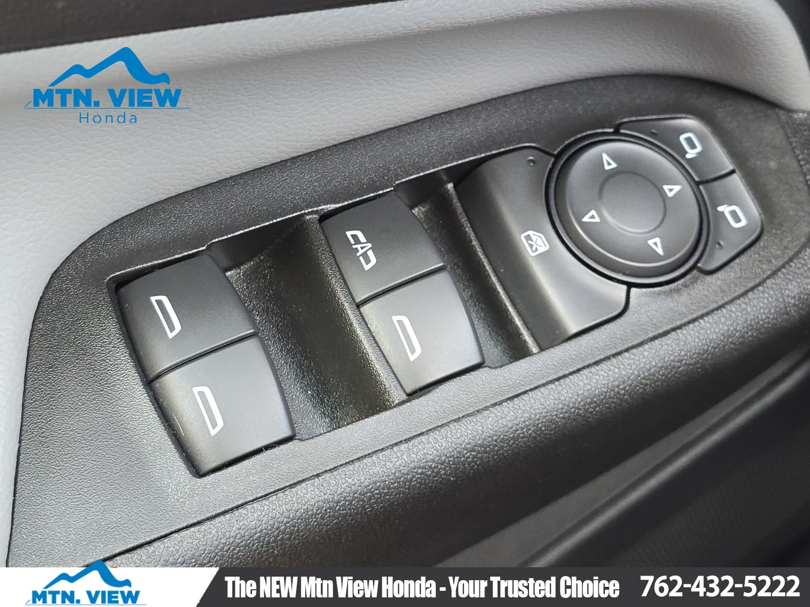 Vehicle image 16 of 33