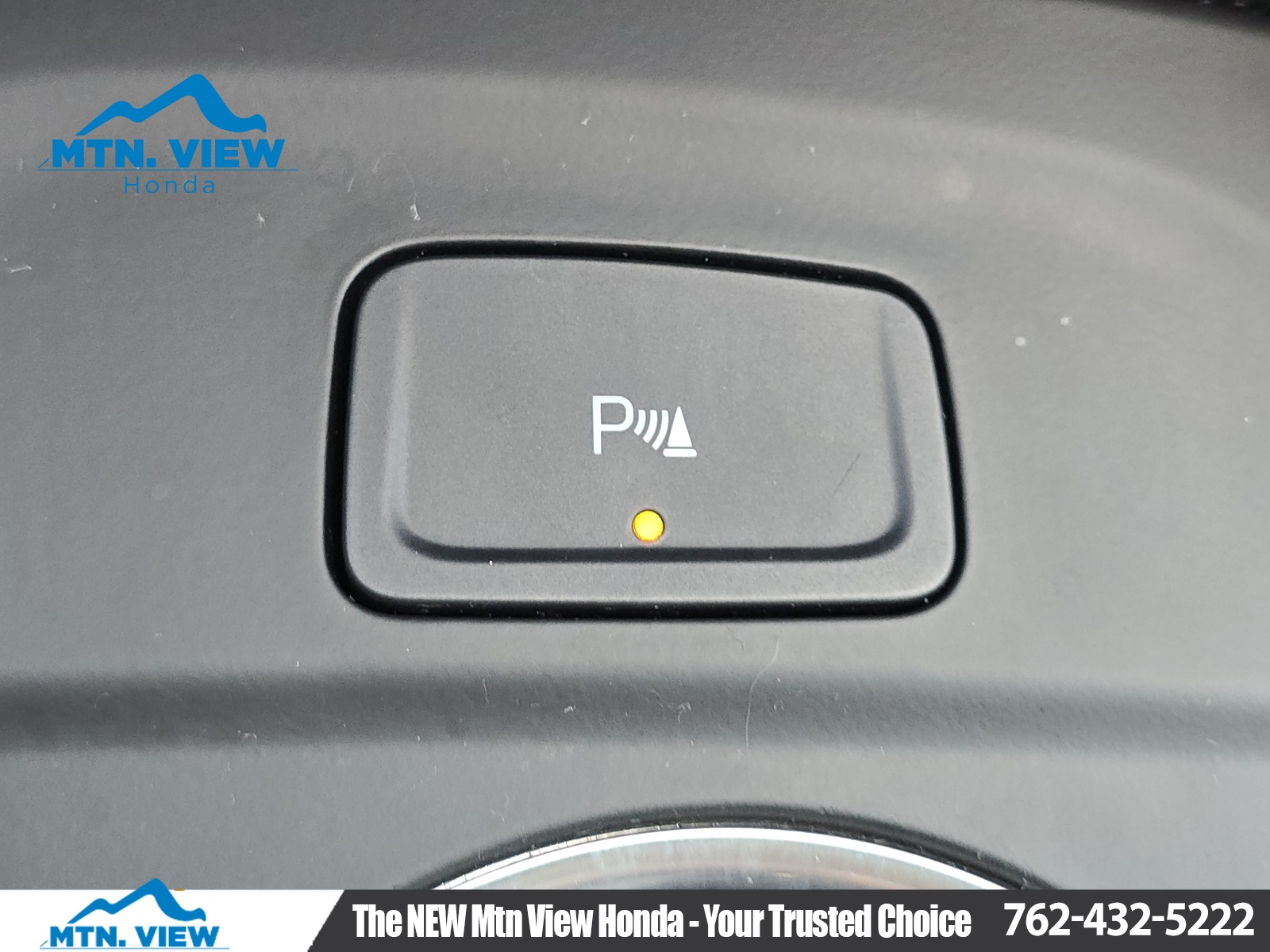 Vehicle image 23 of 33