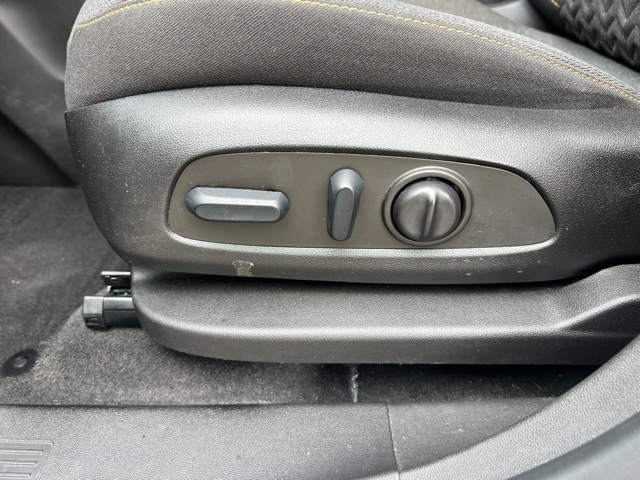 Vehicle image 19 of 28