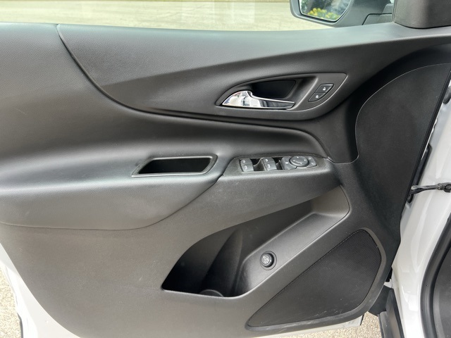 Vehicle image 21 of 28
