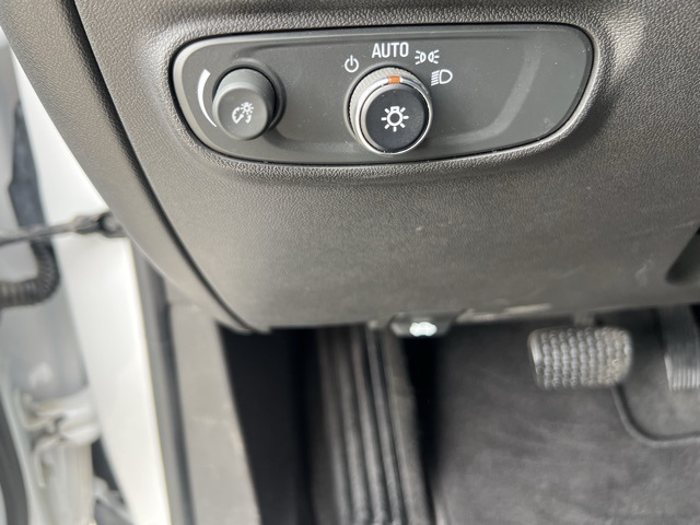 Vehicle image 18 of 28