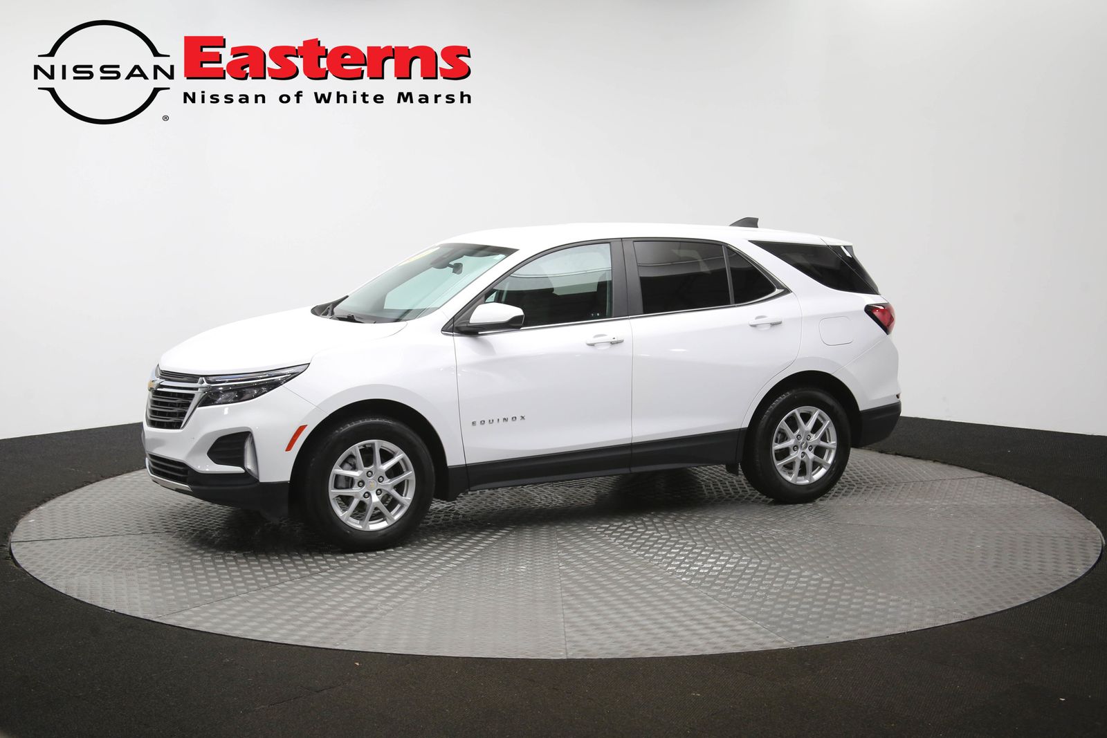 2022 Chevrolet Equinox LT Image 2 of 63