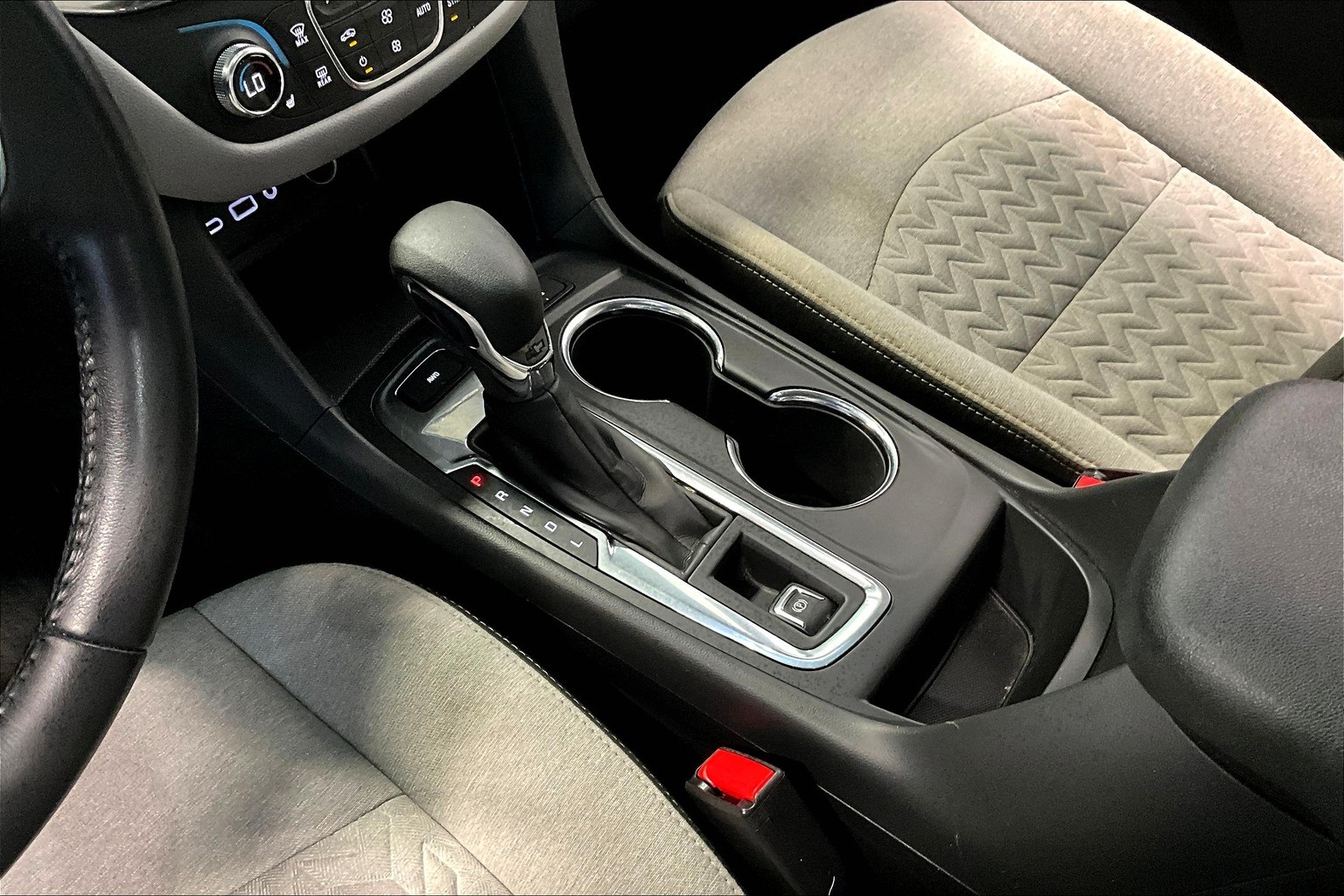 Vehicle image 21 of 30