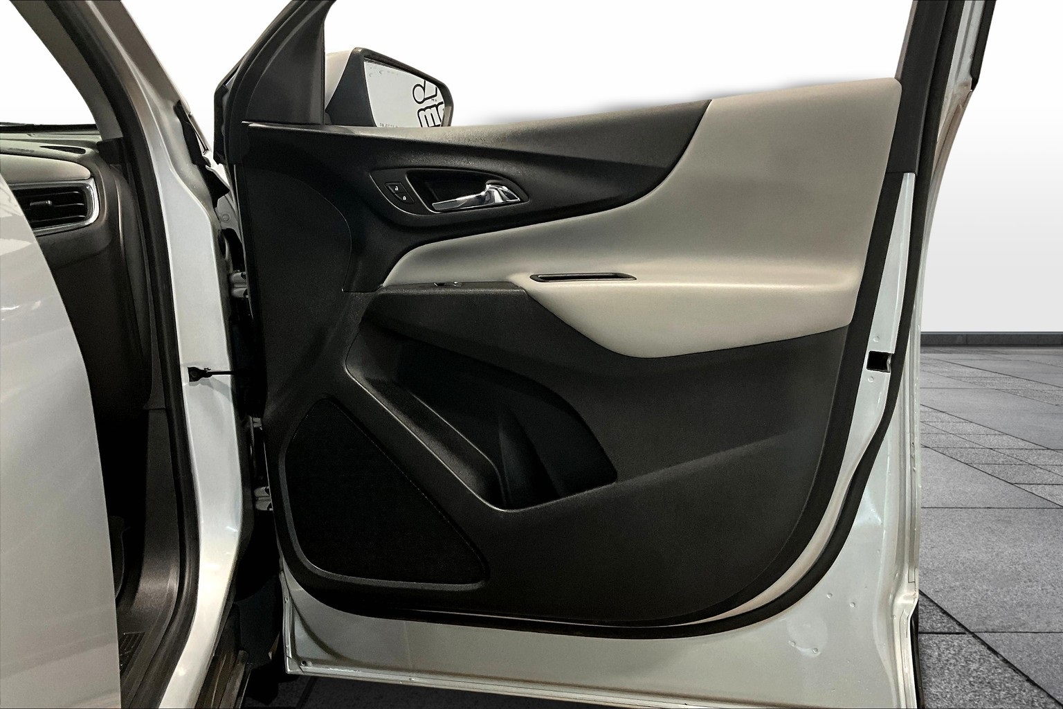 Vehicle image 23 of 30