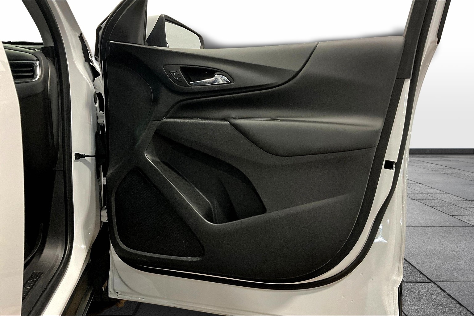 Vehicle image 21 of 29