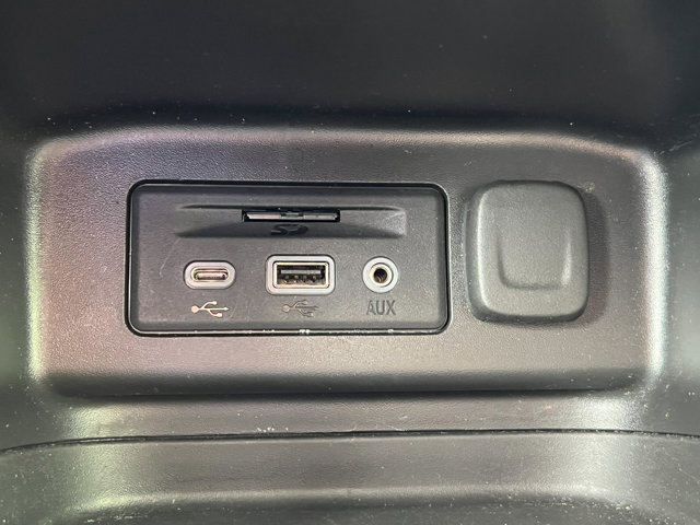 Vehicle image 27 of 36