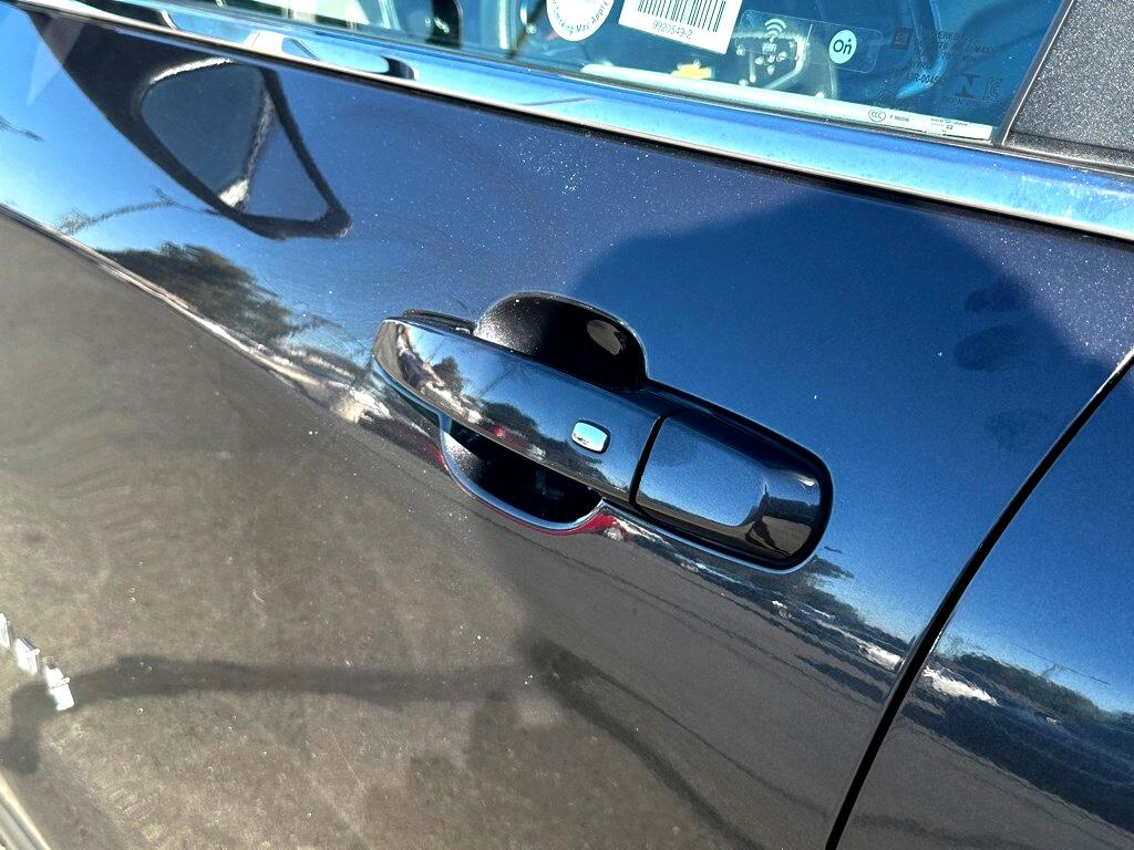 Vehicle image 14 of 33