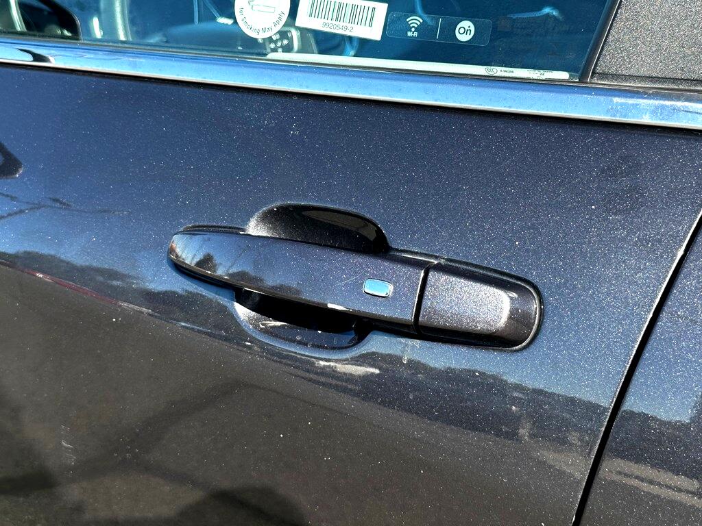Vehicle image 28 of 33