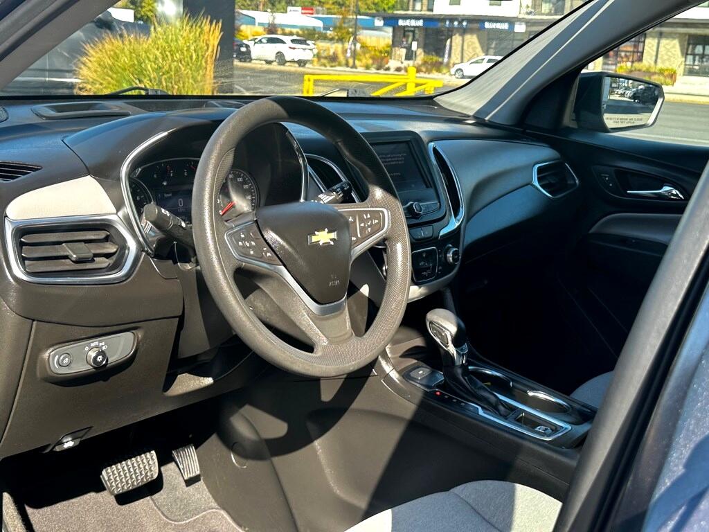 Vehicle image 17 of 33