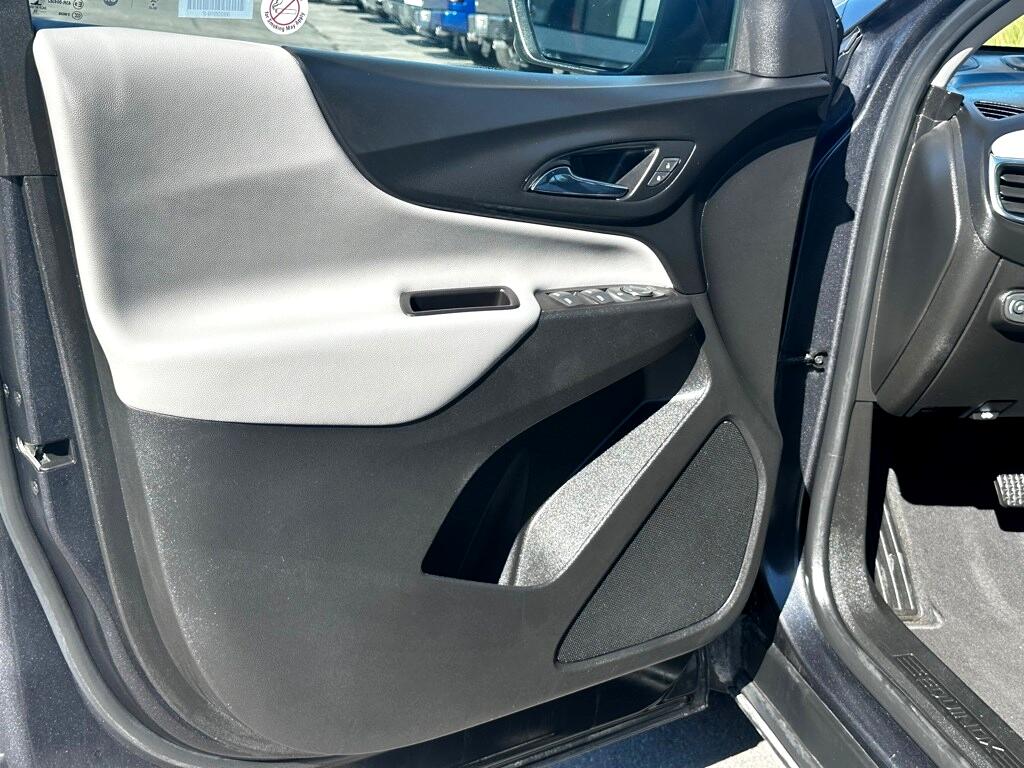 Vehicle image 15 of 33