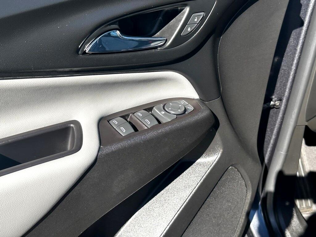 Vehicle image 16 of 33