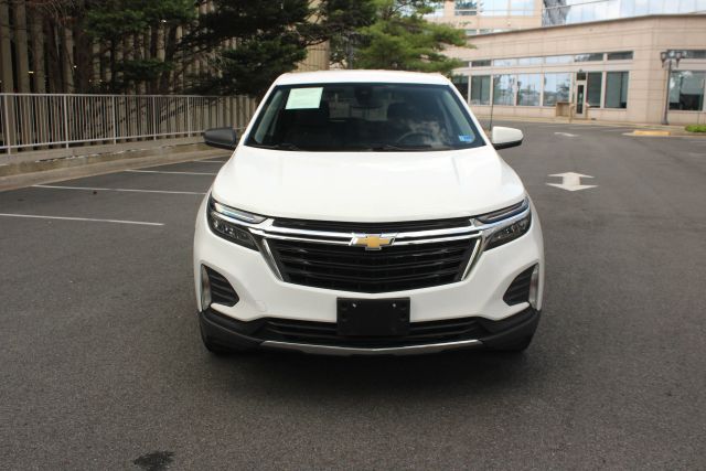 2022 Chevrolet Equinox LT Image 2 of 34