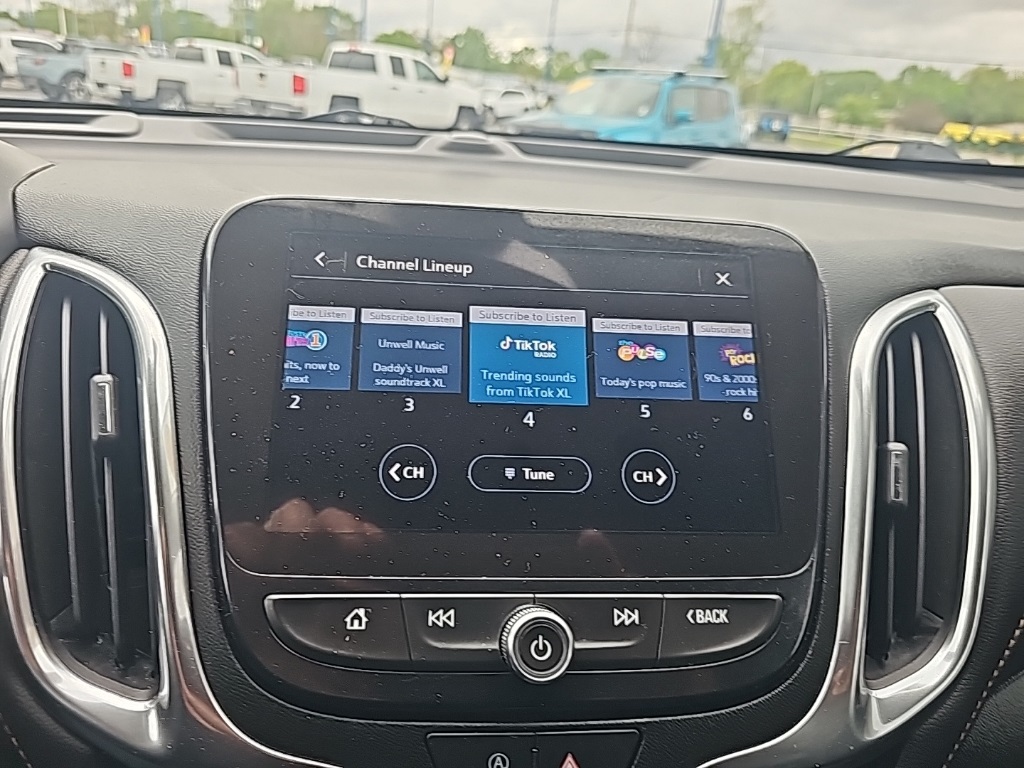 Vehicle image 25 of 28