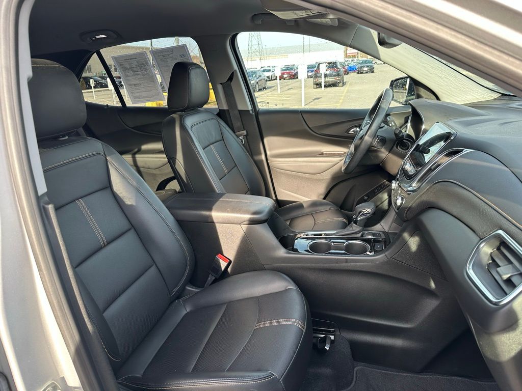 Vehicle image 16 of 27