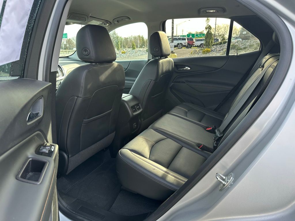 Vehicle image 14 of 27