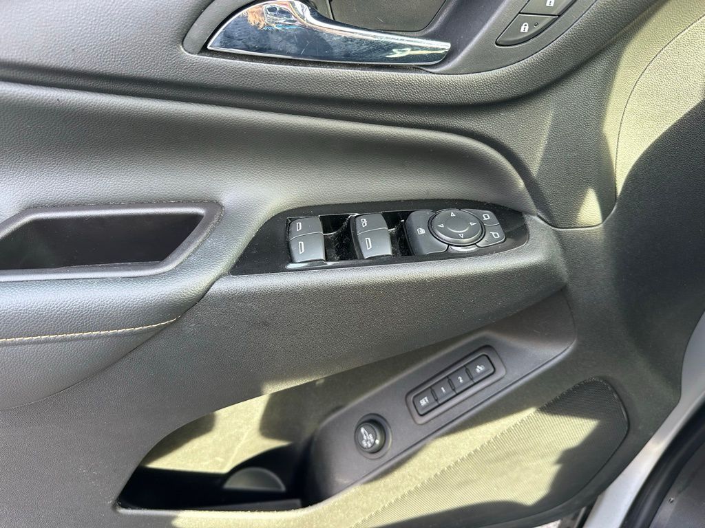 Vehicle image 20 of 27