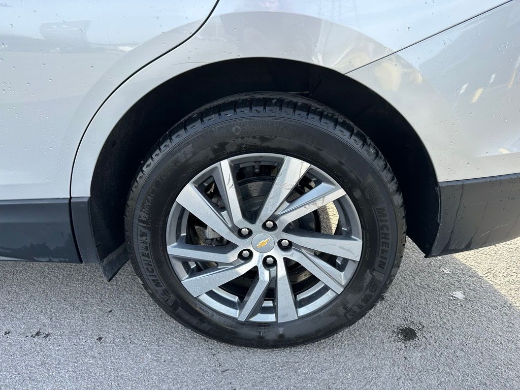 Vehicle image 12 of 27