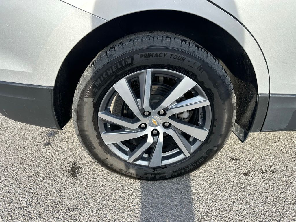 Vehicle image 9 of 27