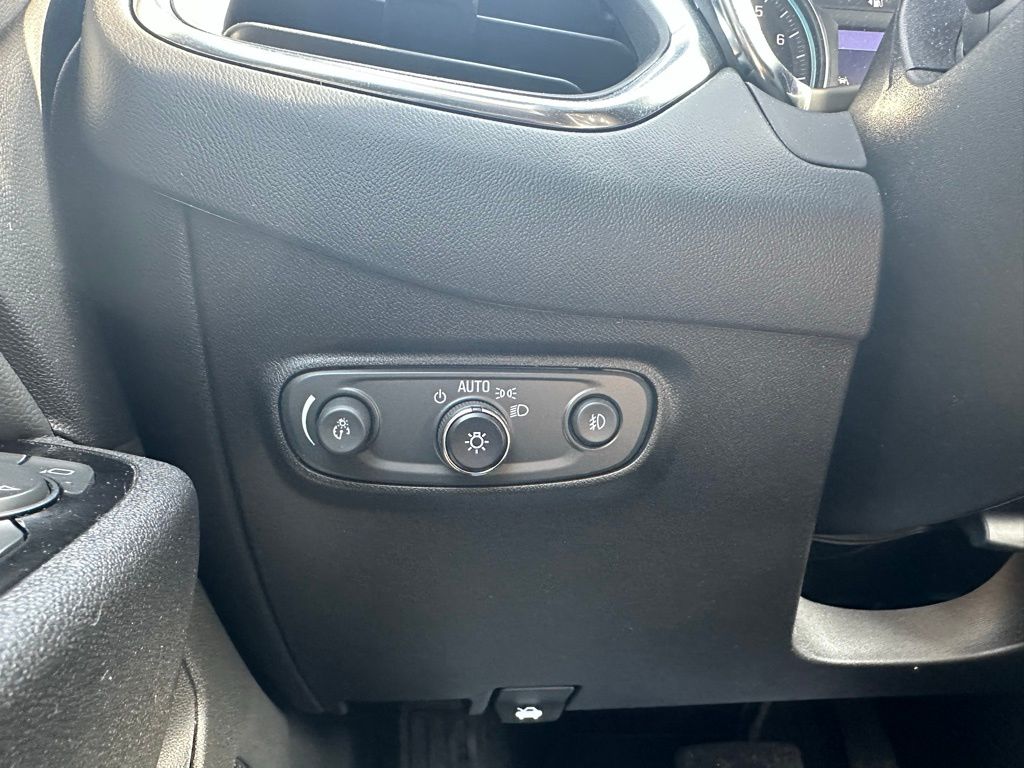 Vehicle image 21 of 27