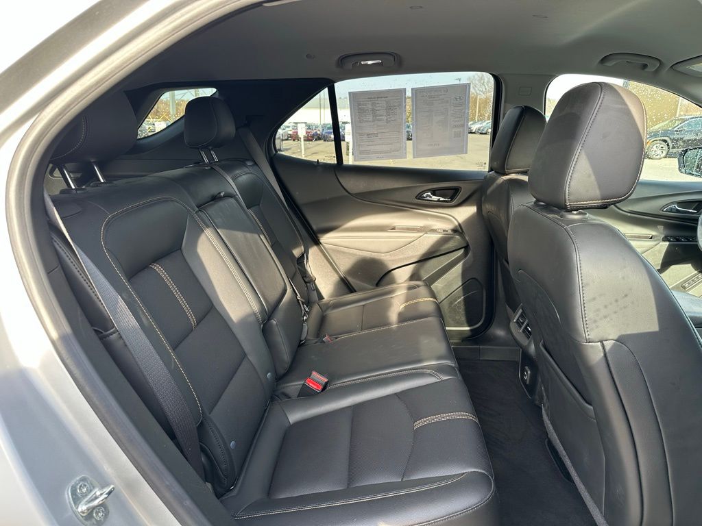 Vehicle image 15 of 27