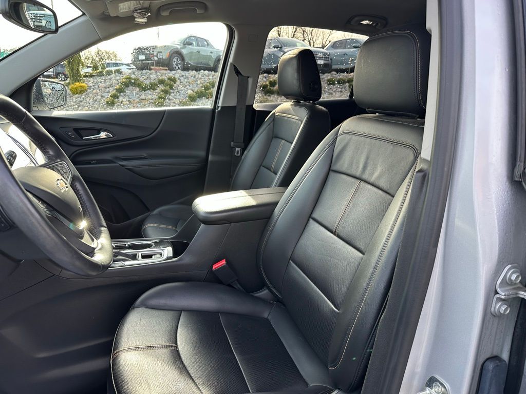 Vehicle image 13 of 27
