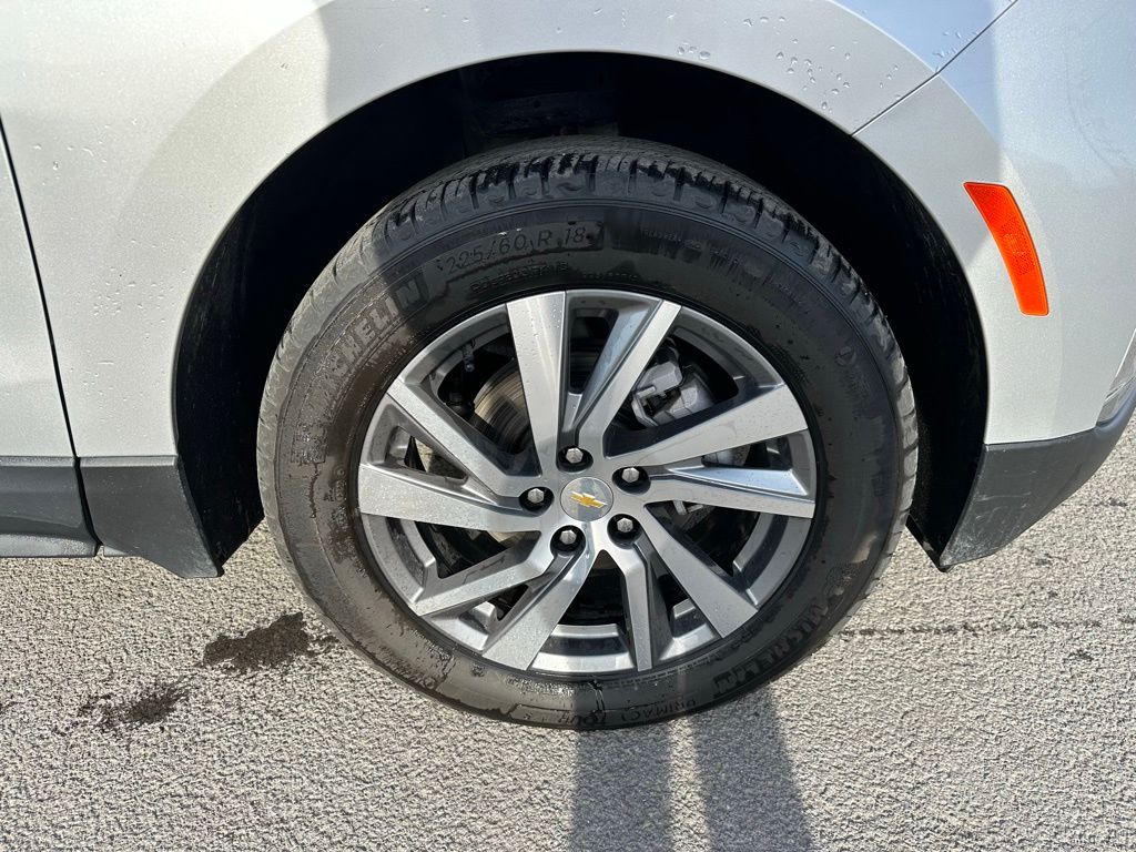 Vehicle image 10 of 27