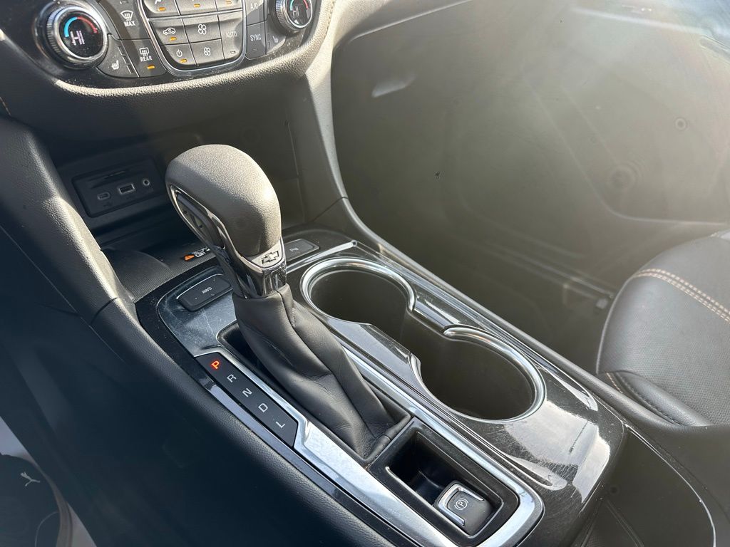 Vehicle image 24 of 27