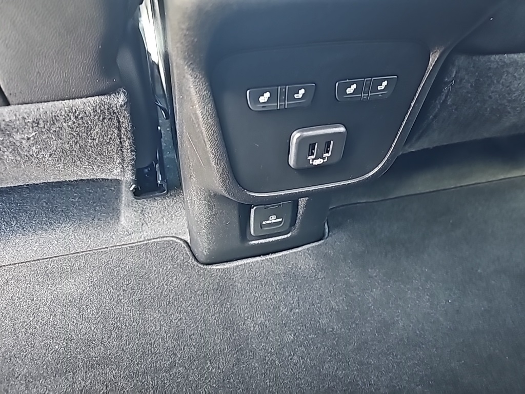 Vehicle image 14 of 26
