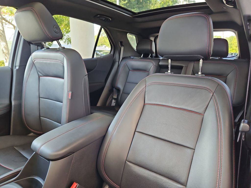 2022 Chevrolet Equinox RS Image 12 of 39