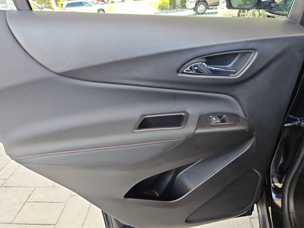2022 Chevrolet Equinox RS Image 21 of 39