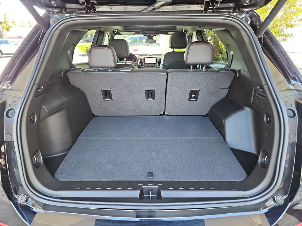 2022 Chevrolet Equinox RS Image 11 of 39