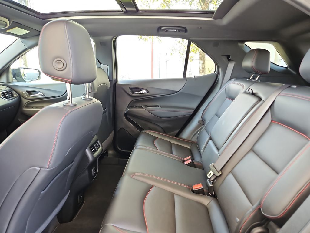 2022 Chevrolet Equinox RS Image 13 of 39