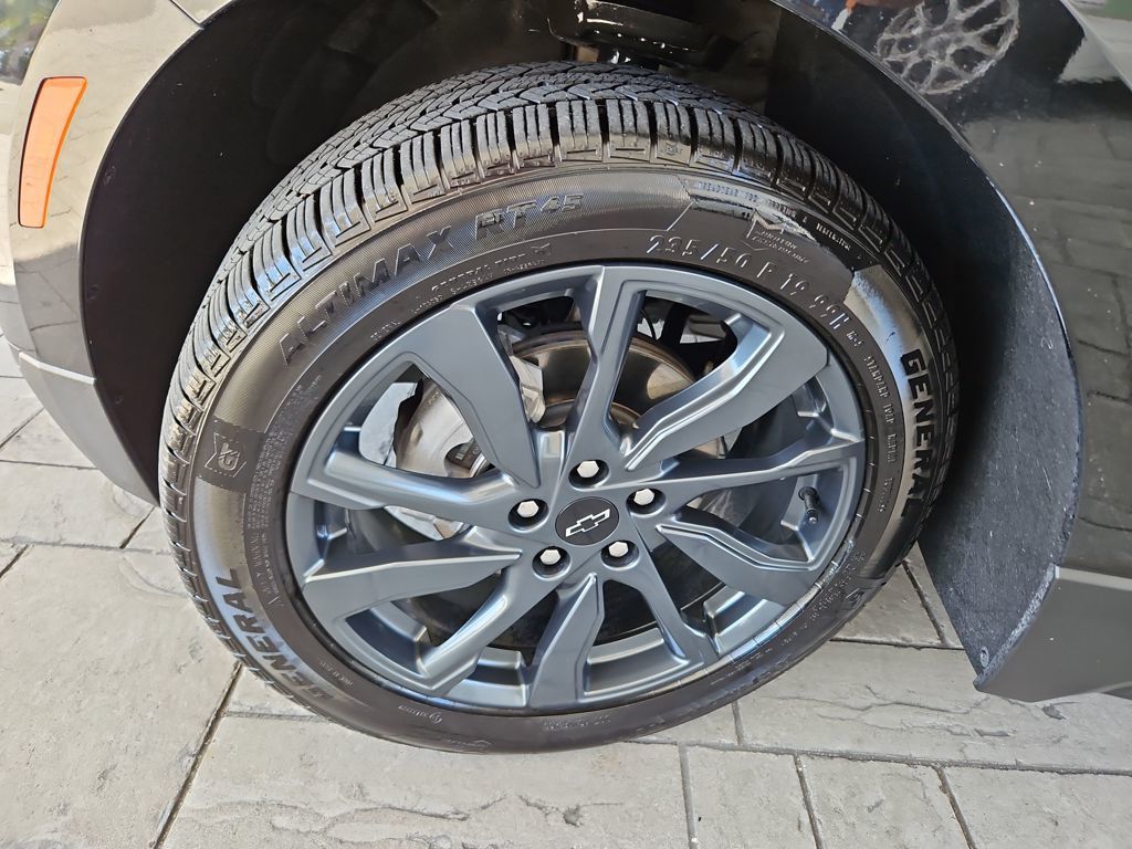 2022 Chevrolet Equinox RS Image 10 of 39