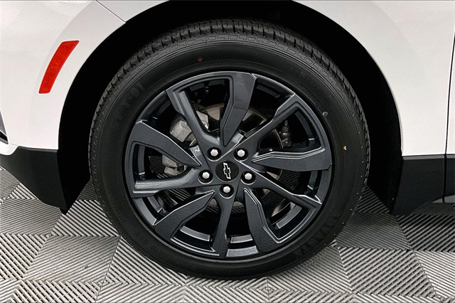 2022 Chevrolet Equinox RS Image 6 of 38