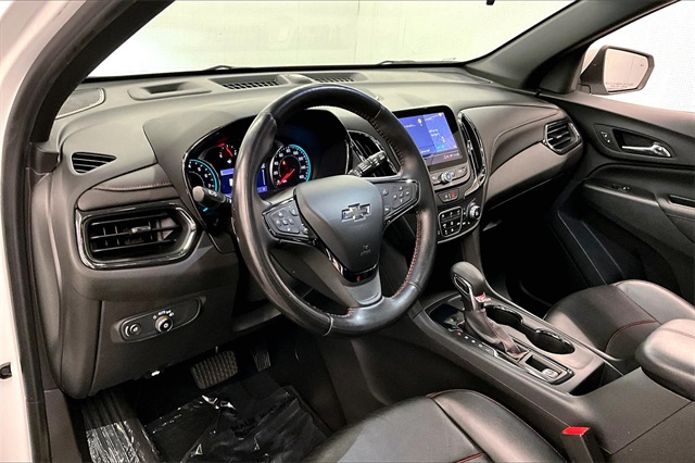 2022 Chevrolet Equinox RS Image 13 of 38