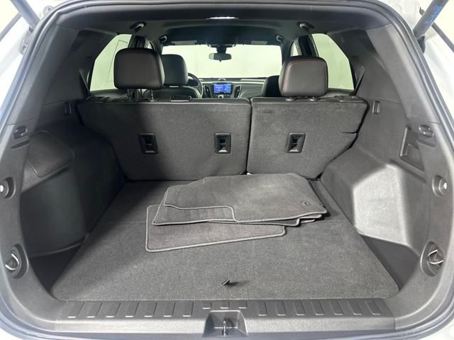 Vehicle image 25 of 28