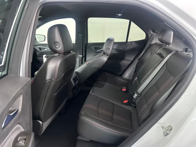 Vehicle image 24 of 28