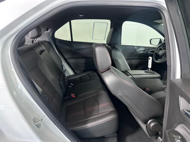 Vehicle image 26 of 28