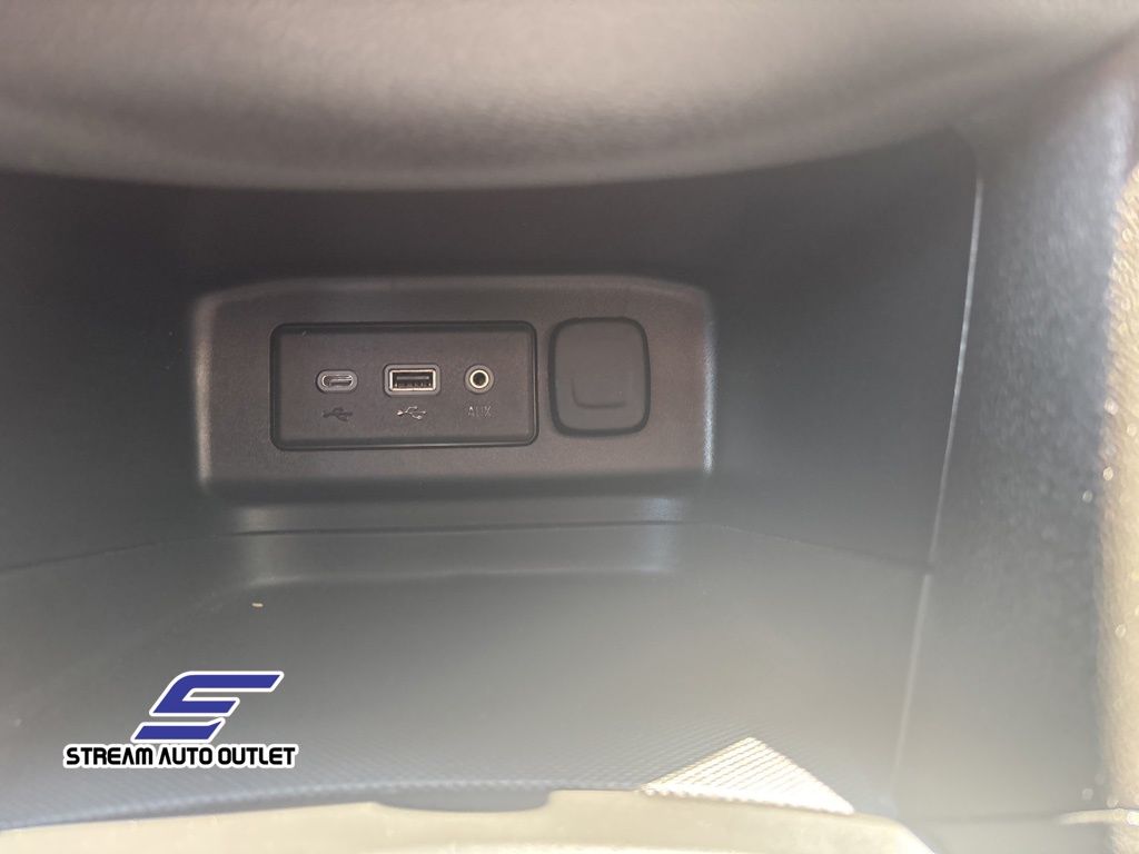 Vehicle image 31 of 35