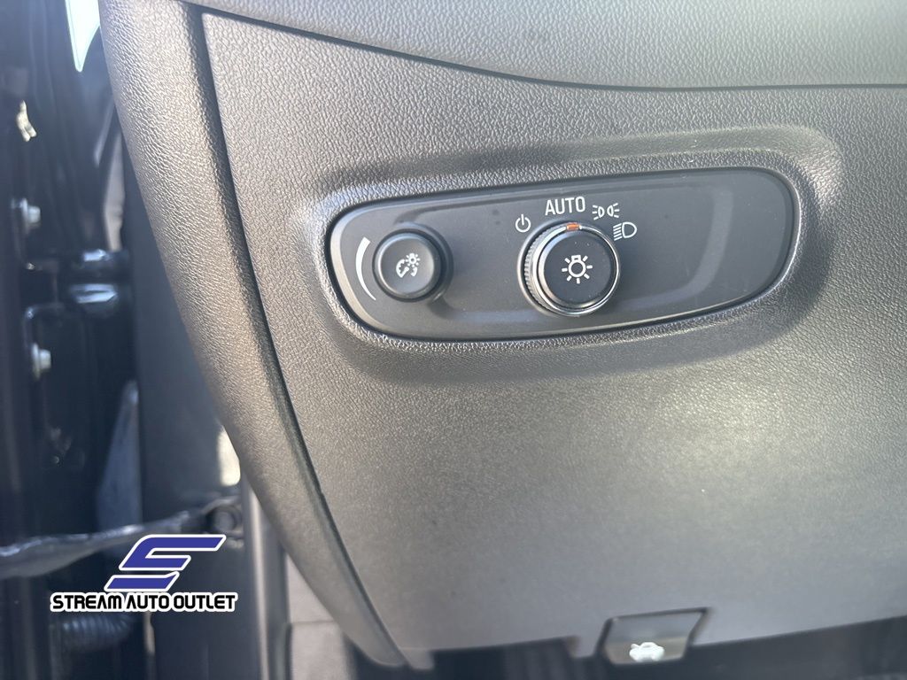 Vehicle image 23 of 35