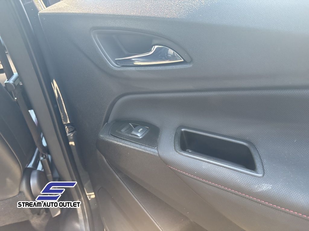 Vehicle image 13 of 35