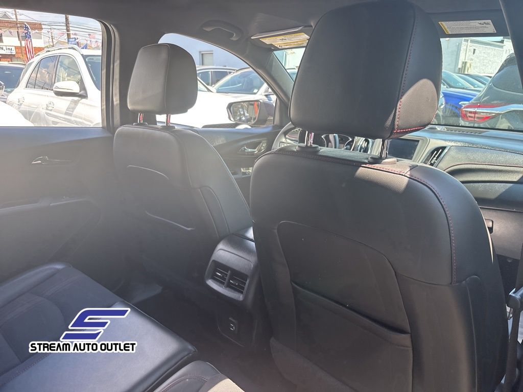 Vehicle image 12 of 35