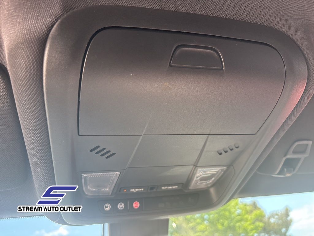 Vehicle image 27 of 35