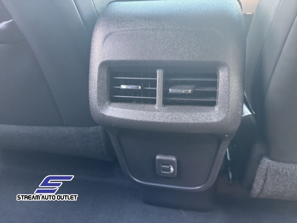 Vehicle image 15 of 35