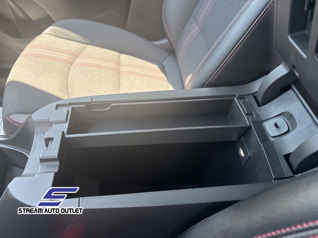 Vehicle image 33 of 35