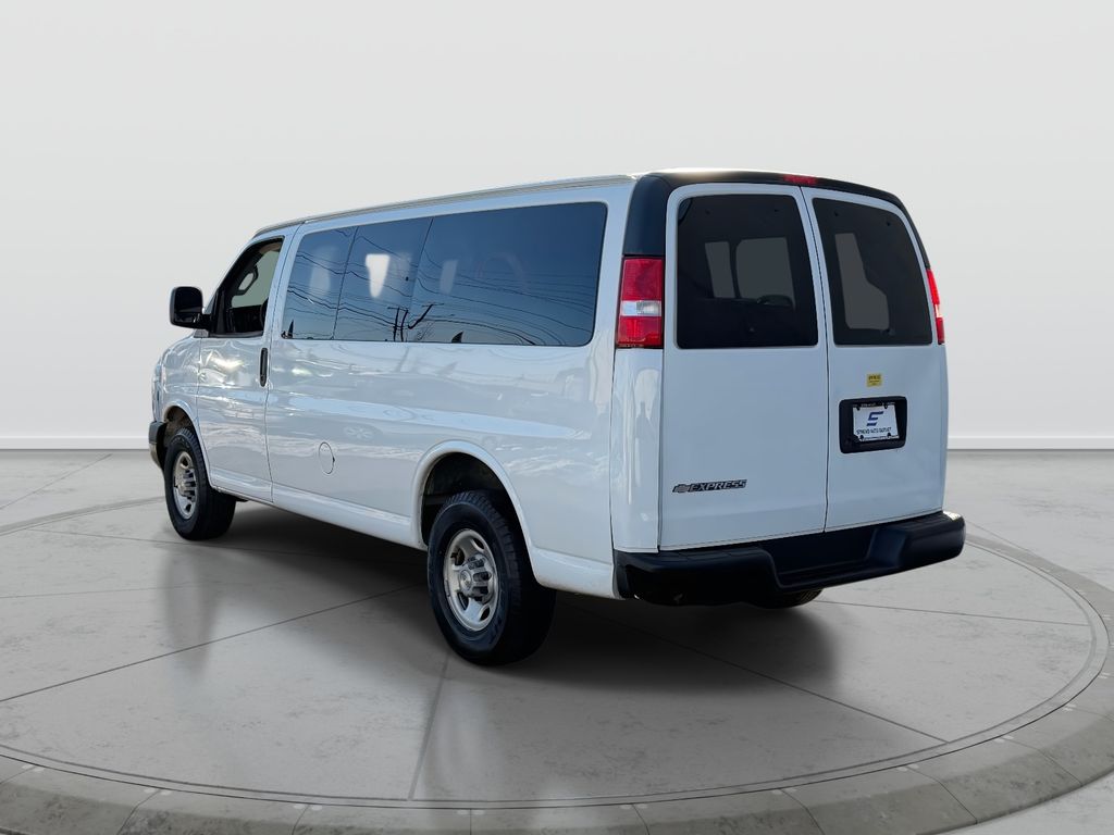 2022 Chevrolet Express LS Image 6 of 23